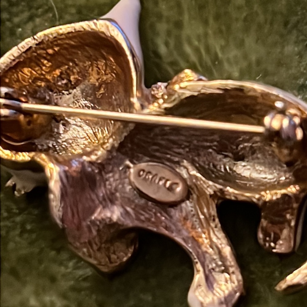 VINTAGE ๐๐๐๐
๐ ENAMELED & JEWELED KITTY BROOCH - Picture 9 of 10